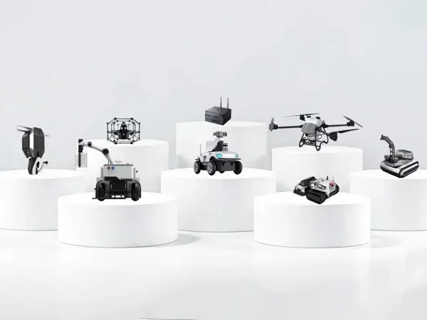 Tianjin Weide Aviation aprofunda a cooperação no cenário, lançando vários projetos práticos para chassis sobre esteiras/rodas e robôs para escalar paredes